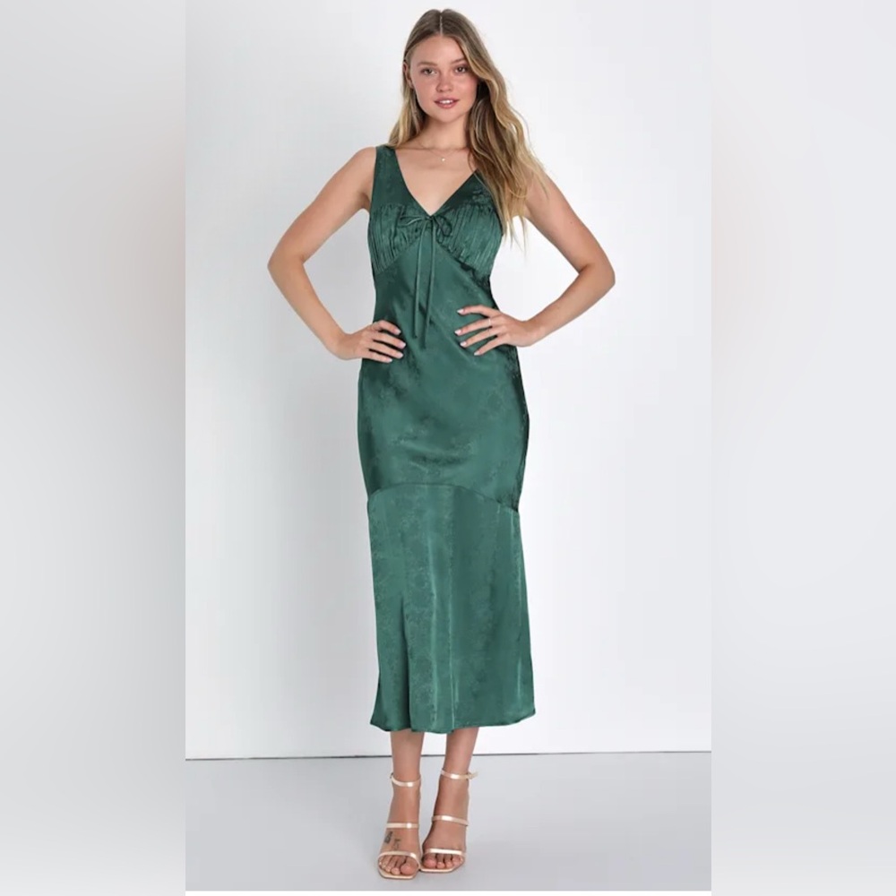 NWT Lulu's Exceptional Ideal Emerald Green Satin Jacquard Midi Dress Size M